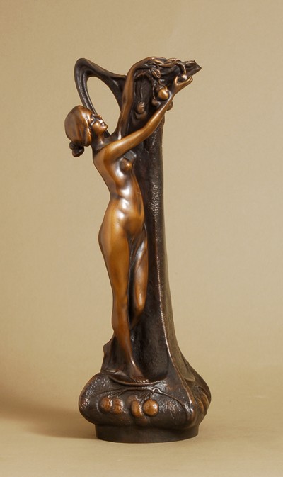 SENSUAL NUDE GIRL GATHERING CHERRIES