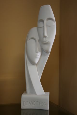 STRIKING DEVOTION FIGURE SCULPTURE STATUE